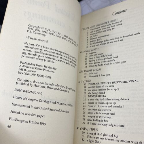 100 Selected Poems by E.E. Cummings Poetry Paperback Vintage Grove Press, Inc.