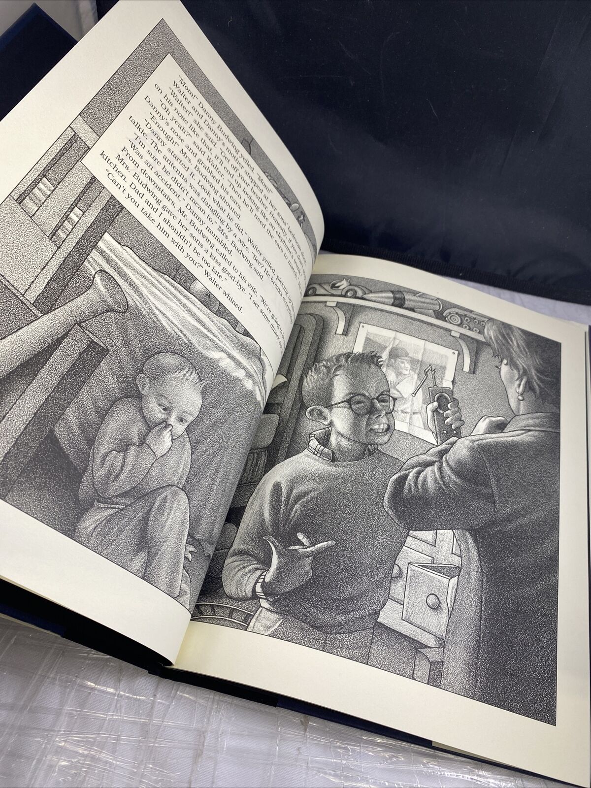 Zathura. Chris Van Allsburg. 2002, Hardcover. Illustrated Kids Best Selling Book