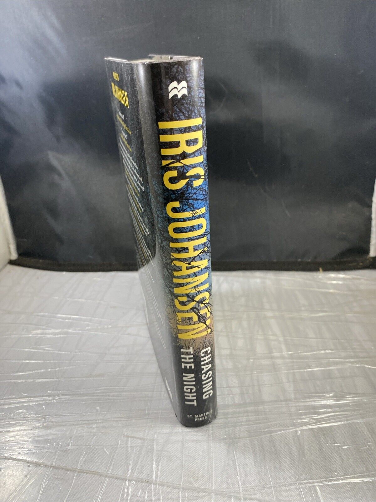 Chasing the Night (Eve Duncan) - Hardcover By Johansen, Iris VERY GOOD UNMARKED