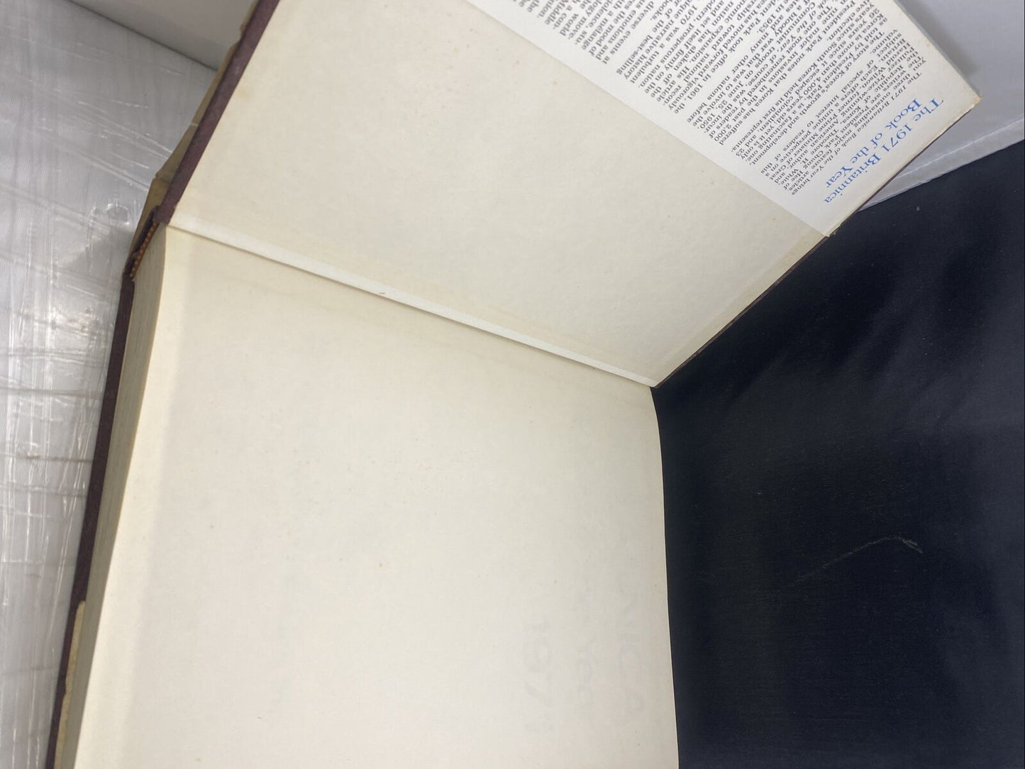 Britannica Book Of The Year 1971 Edition HC/DJ -U.S. Census Opinion Polls Graphs