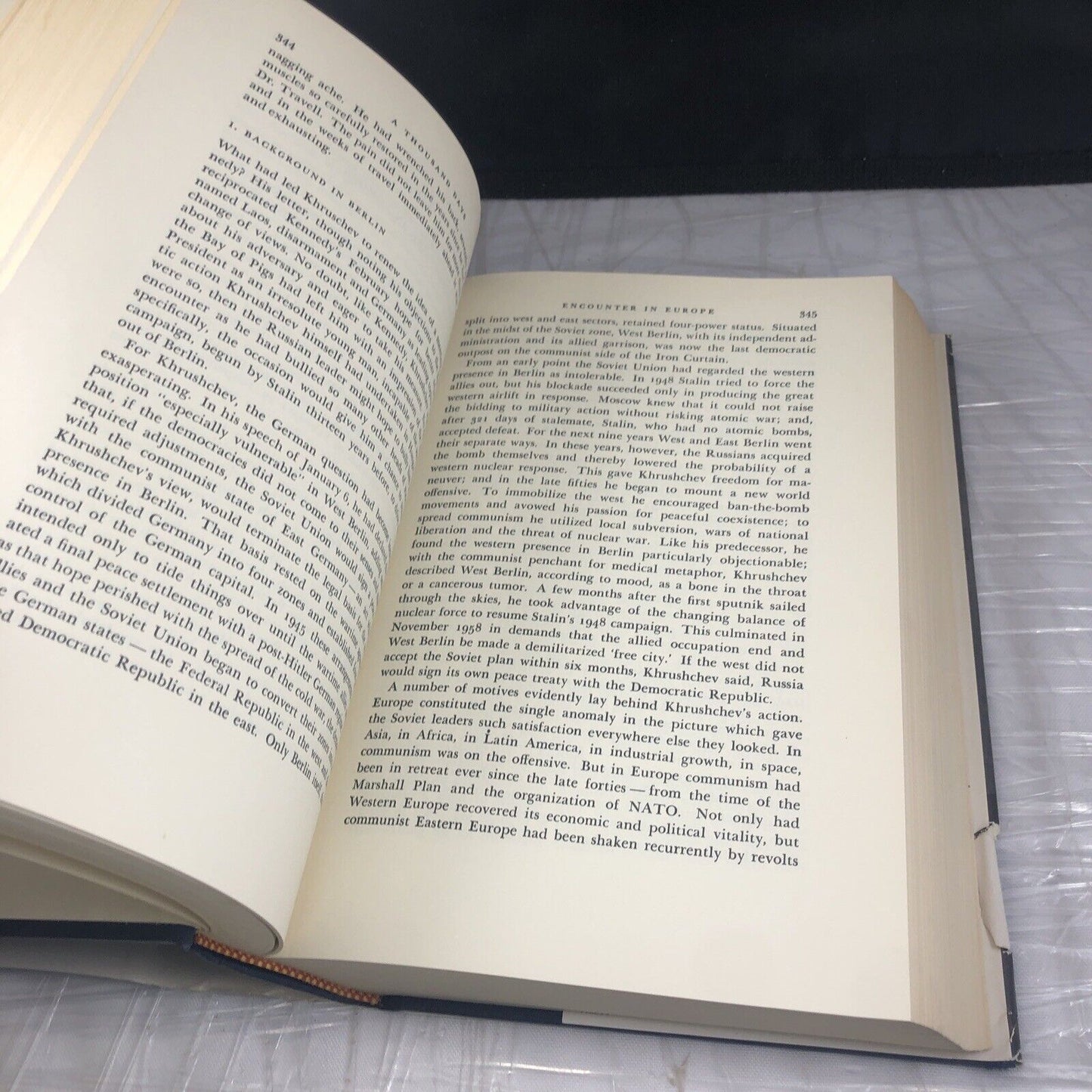 A THOUSAND DAYS by Arthur M. Schlesinger (1965, HCDJ,1st print) John F. Kennedy