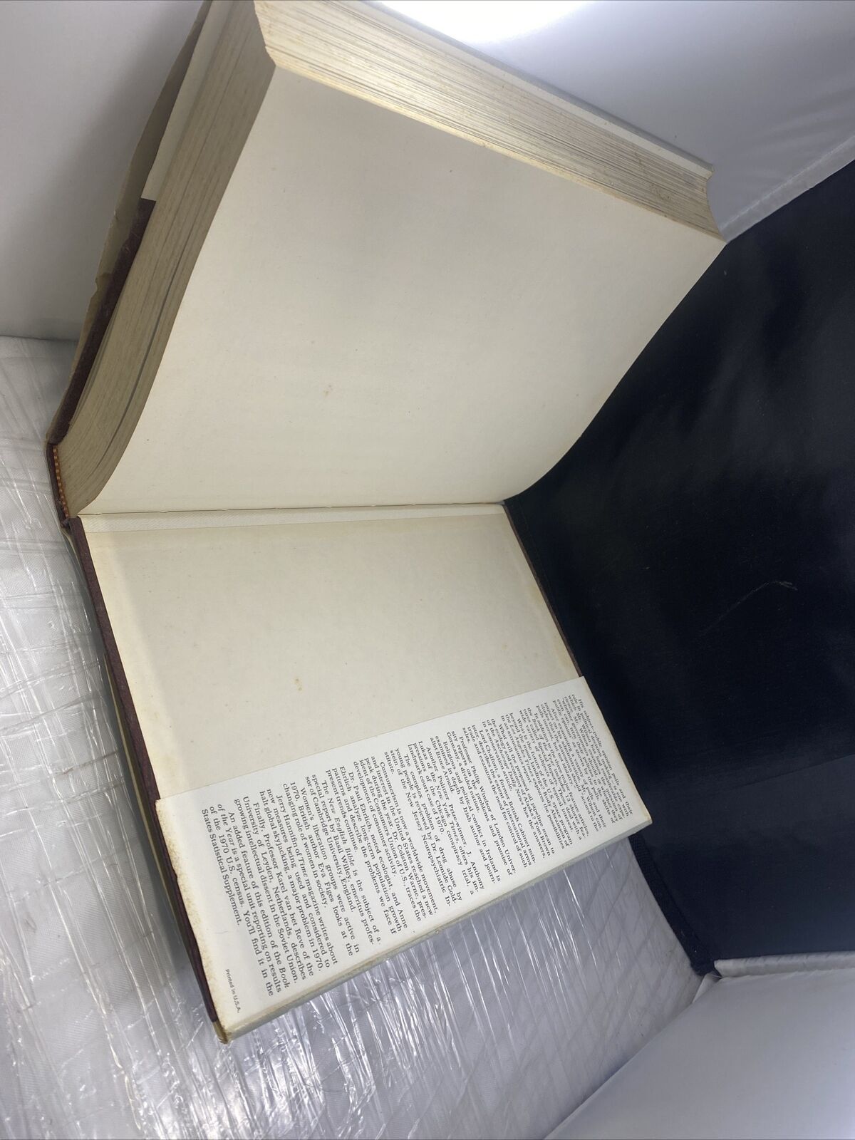 Britannica Book Of The Year 1971 Edition HC/DJ -U.S. Census Opinion Polls Graphs