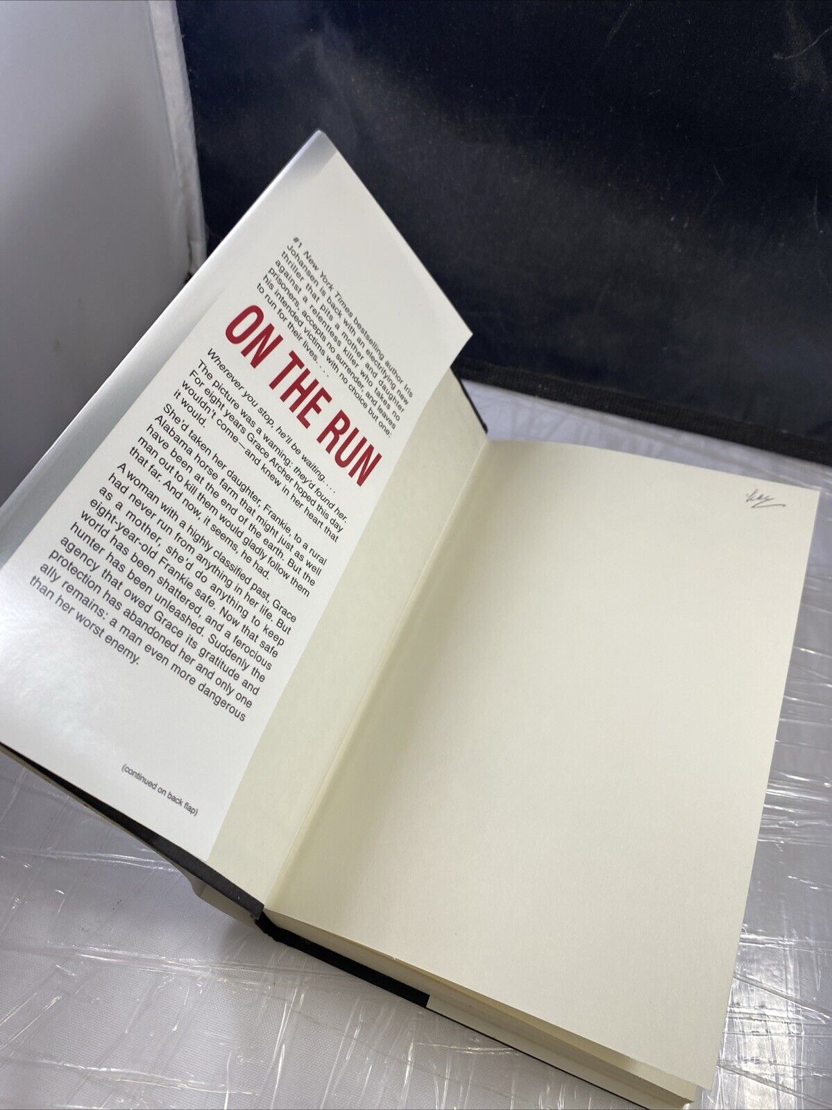On The Run - Hardcover By Johansen, Iris - GOOD UNMARKED
