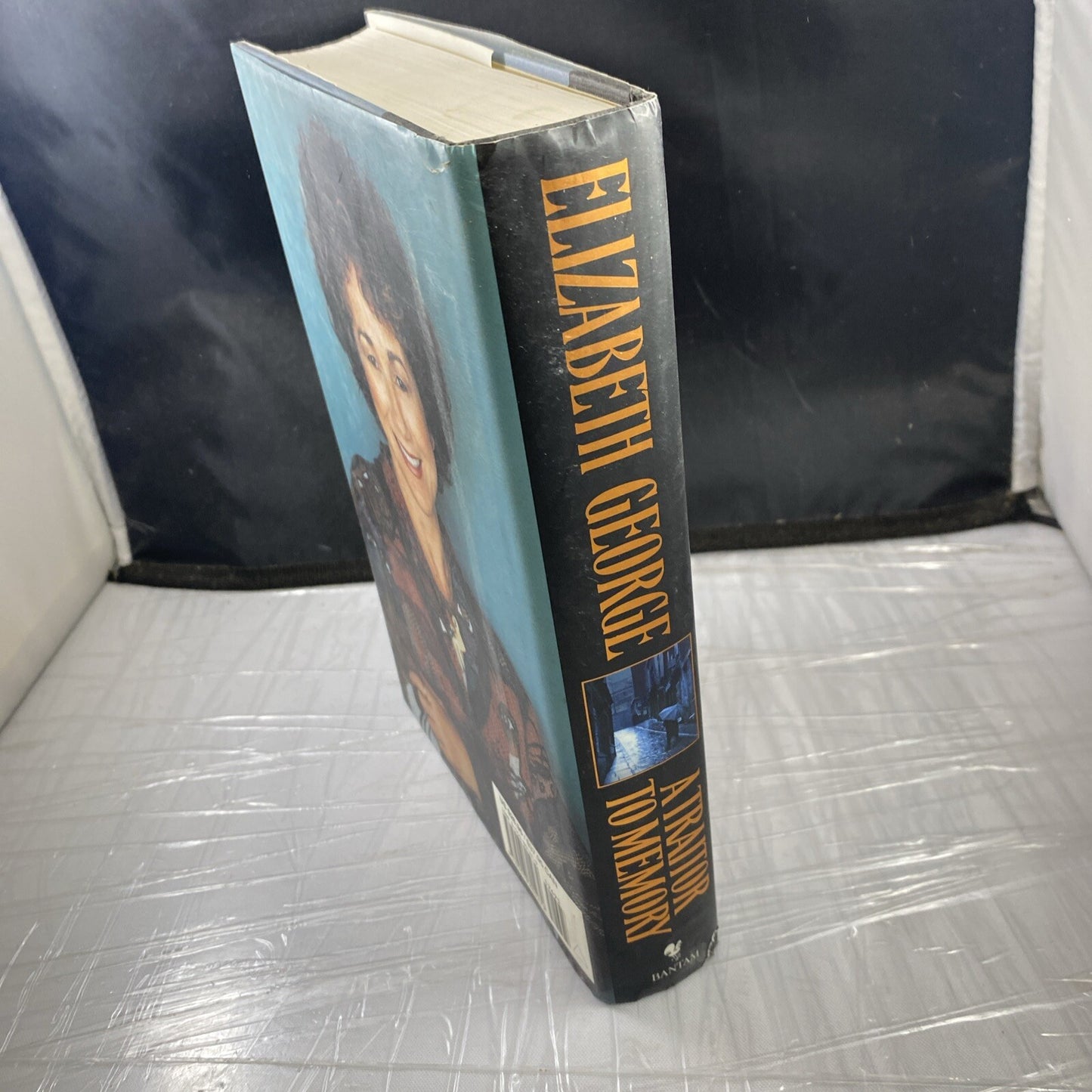 HC Bk w DJ: A TRAITOR TO MEMORY, Elizabeth George 2001 1st Edit., 1st Print VGC