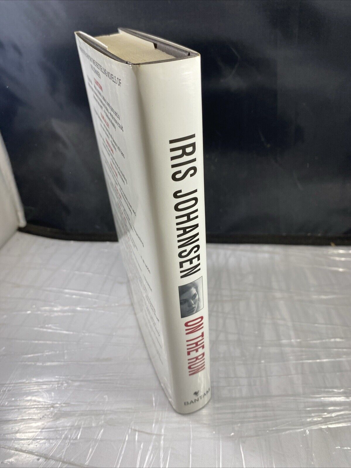 On The Run - Hardcover By Johansen, Iris - GOOD UNMARKED