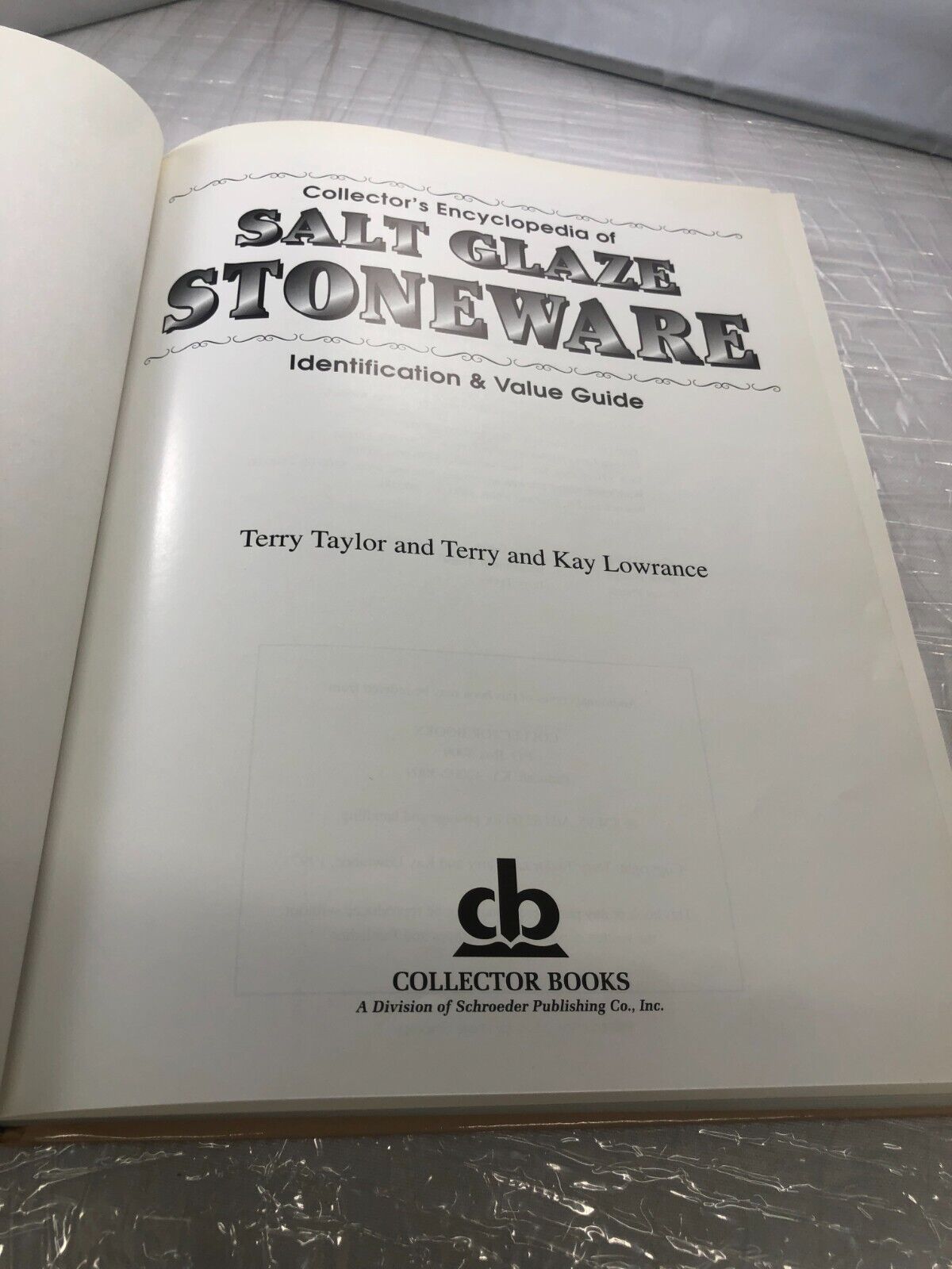 SALT GLAZE STONEWARE - A COLLECTORS ENCYCLOPEDIA - TERRY TAYLOR - Great Book