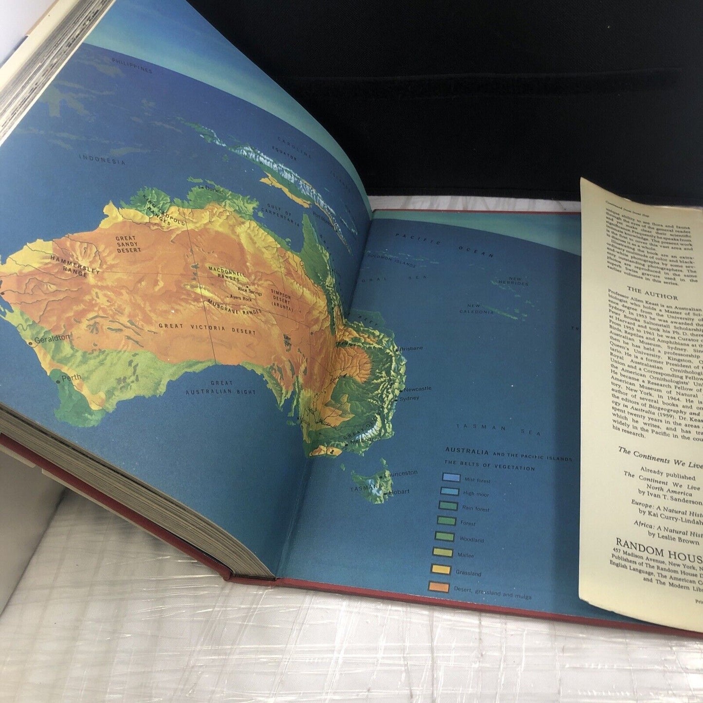 Australia and the Pacific Islands: A natural history (Continents we live On) HC