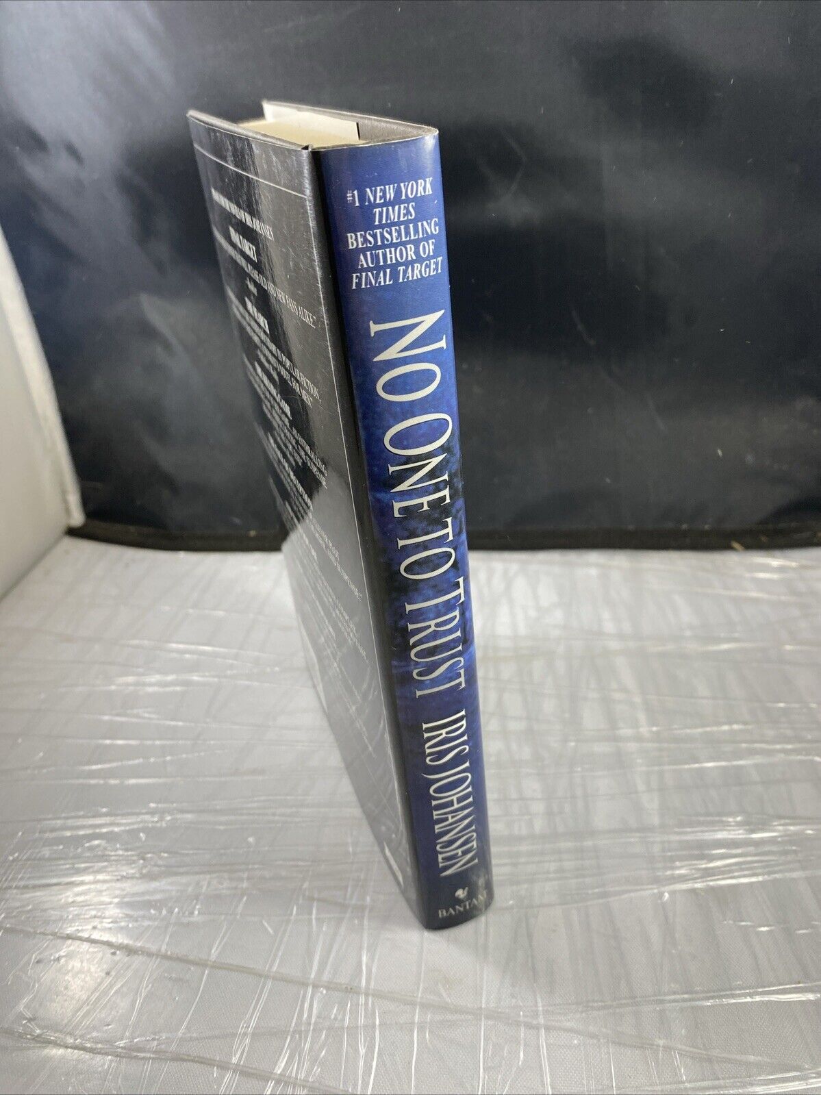 No One to Trust (Eve Duncan) - Hardcover By Johansen, Iris - VERY GOOD unmarked