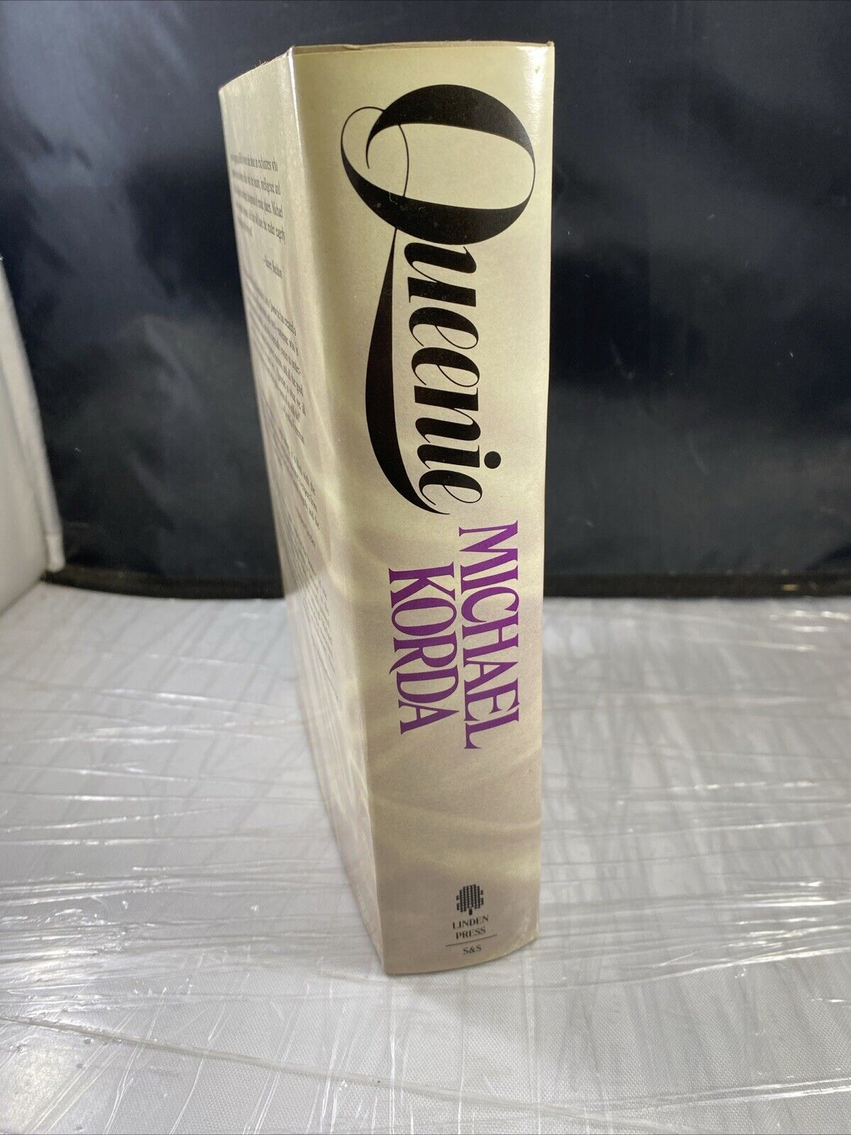 Queenie by Michael Korda (1985, Hardcover and dust jacket) BCE