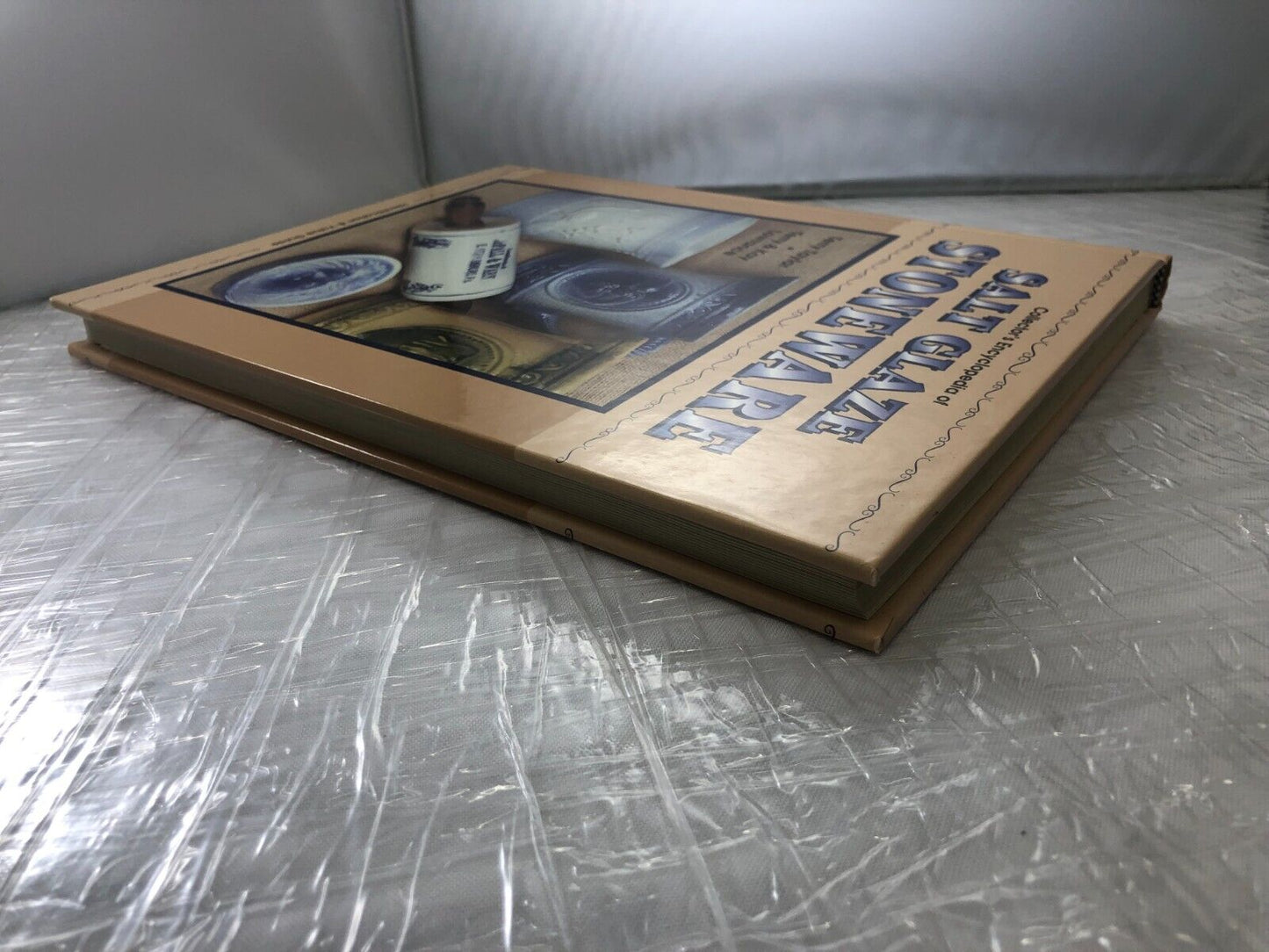 SALT GLAZE STONEWARE - A COLLECTORS ENCYCLOPEDIA - TERRY TAYLOR - Great Book