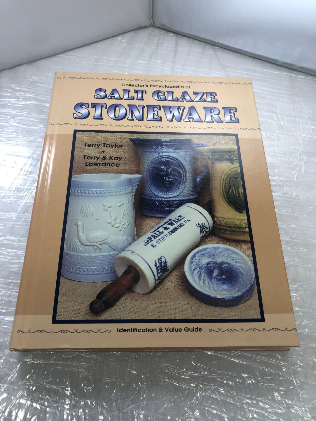 SALT GLAZE STONEWARE - A COLLECTORS ENCYCLOPEDIA - TERRY TAYLOR - Great Book