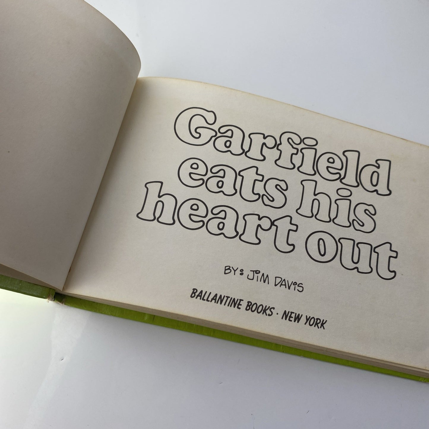 Vintage 70s Garfield Eats His Heart Out: His Sixth Book - Hardcover, Jim Davis
