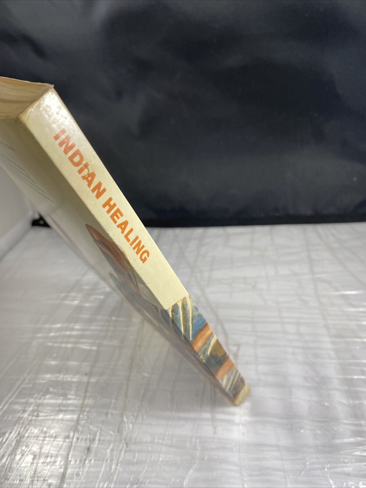 Jilek, Wolfgang G. M.D. Indian Healing. Shamanic Ceremonialism European Native