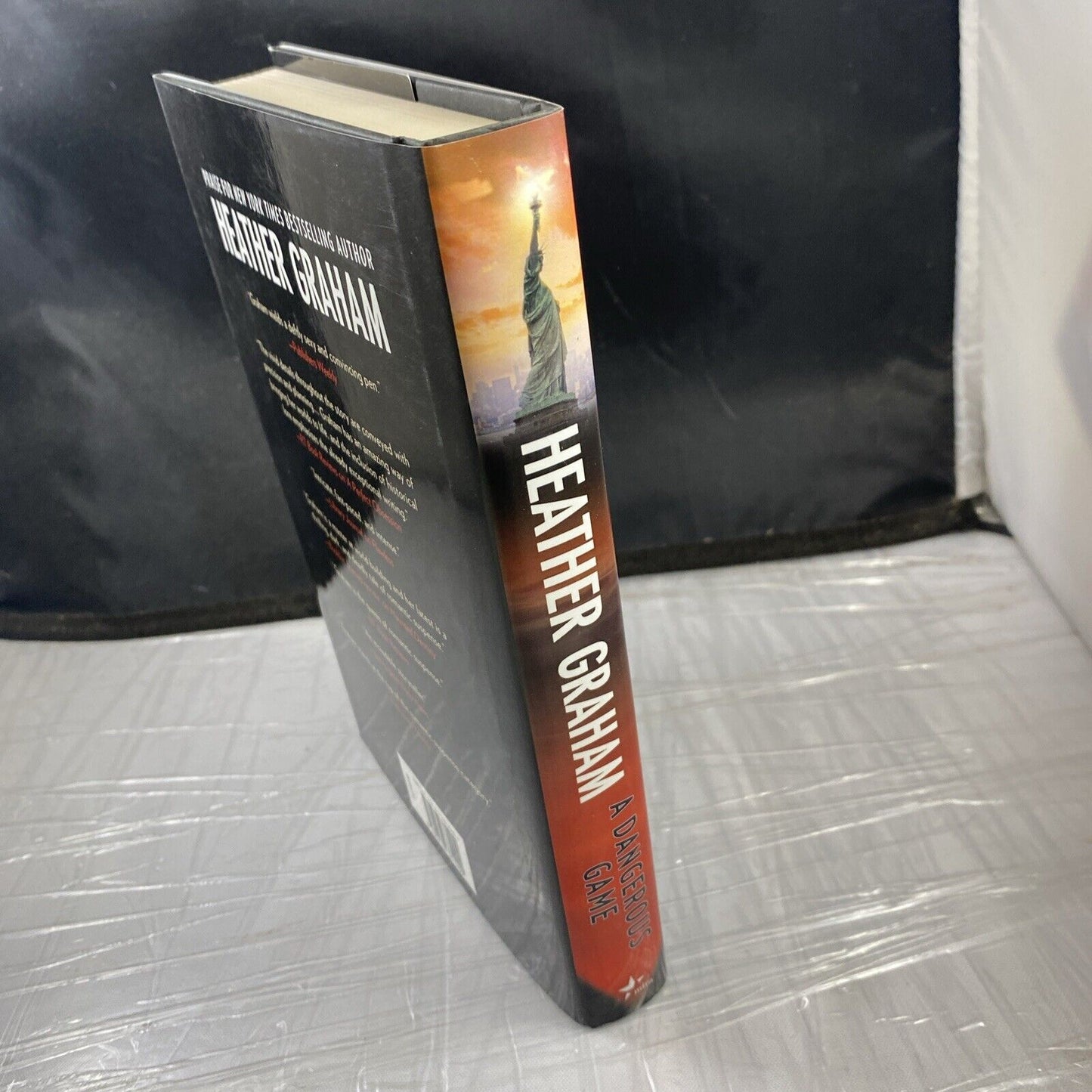 New York Confidential Ser.: A Dangerous Game by Heather Graham (2019 BCE Mira