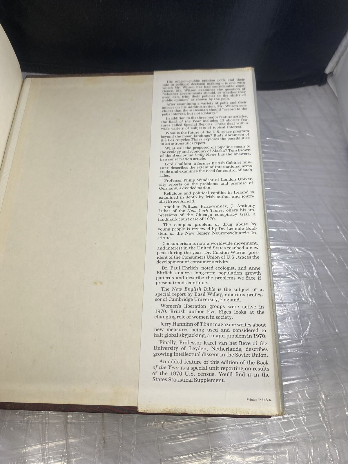 Britannica Book Of The Year 1971 Edition HC/DJ -U.S. Census Opinion Polls Graphs