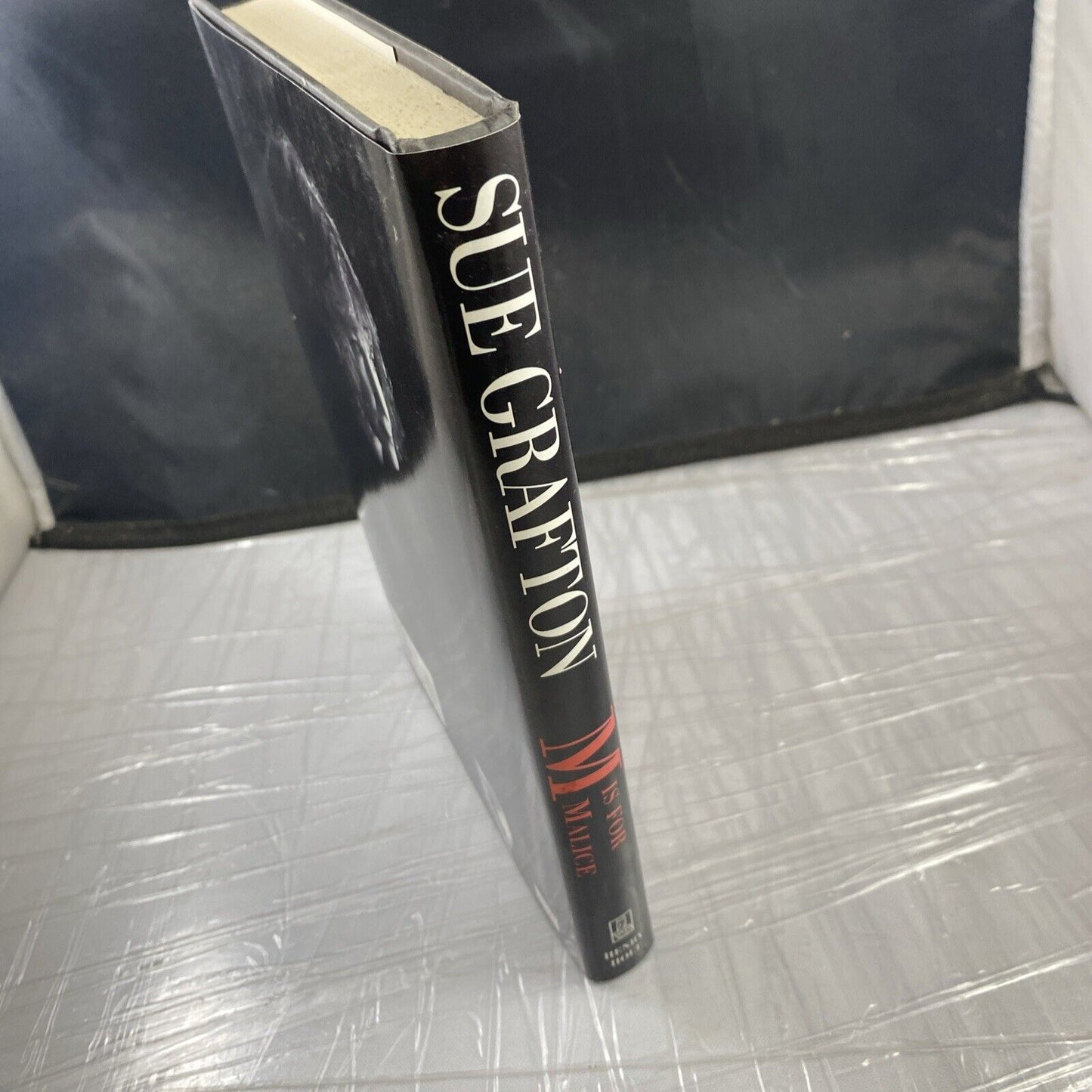 M IS FOR MALICE A KINSEY MILLHONE MYSTERY BY SUE GRAFTON 1996 HENRY HOLT BCE