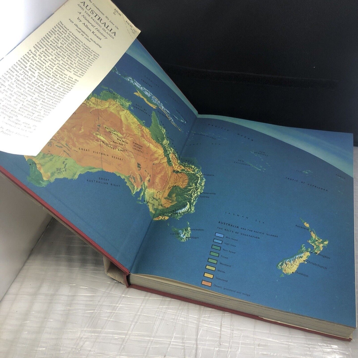 Australia and the Pacific Islands: A natural history (Continents we live On) HC