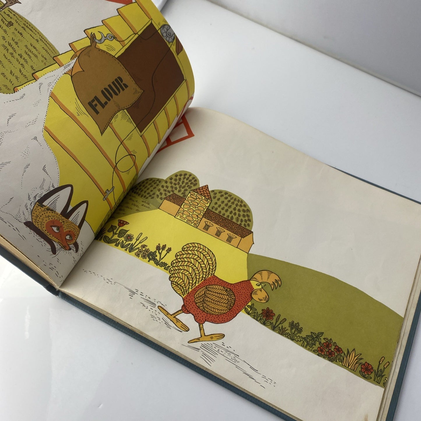 Rosie's Walk - Hardcover By Hutchins, Pat - GOOD Ex Library Kids Book Rebound
