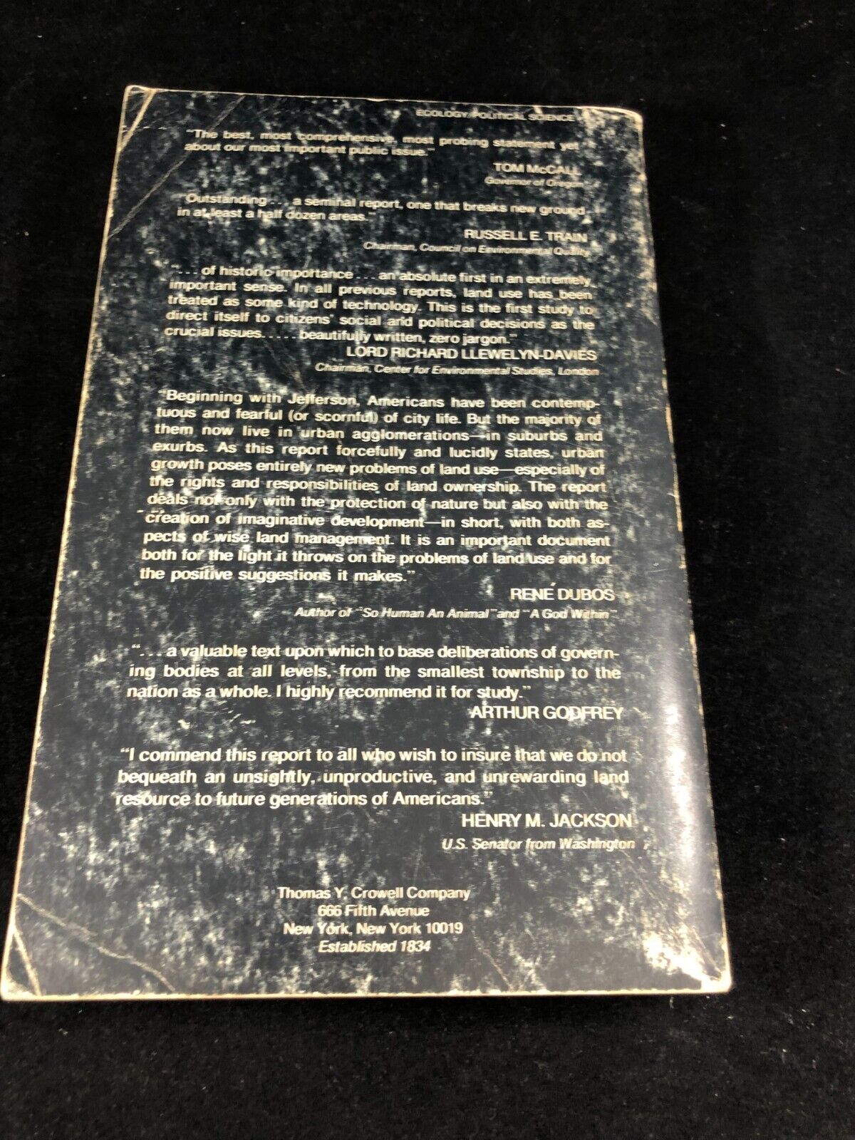 USE OF LAND A CITIZENS' POLICY GUIDE TO URBAN GROWTH Vintage Book