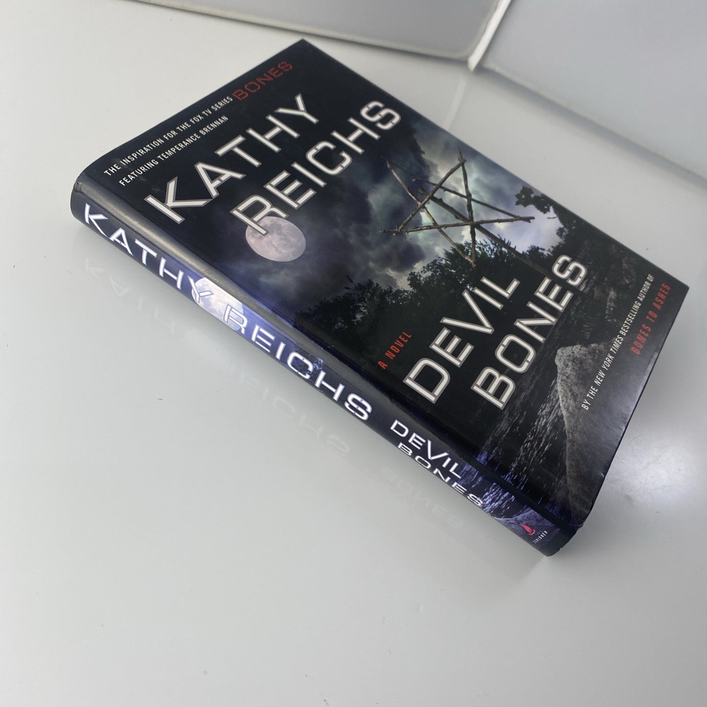 Devil Bones by Kathy Reichs 2008 Book Club Edition