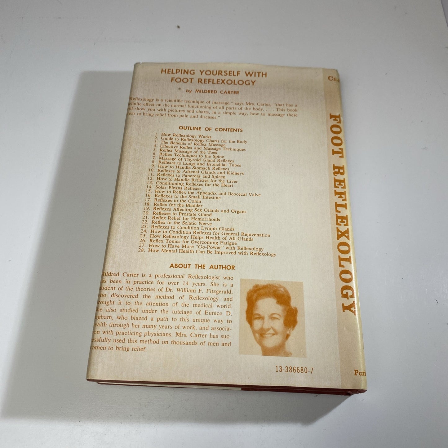 Helping Yourself With Foot Reflexology by Mildred Carter Parker Publishing 1969