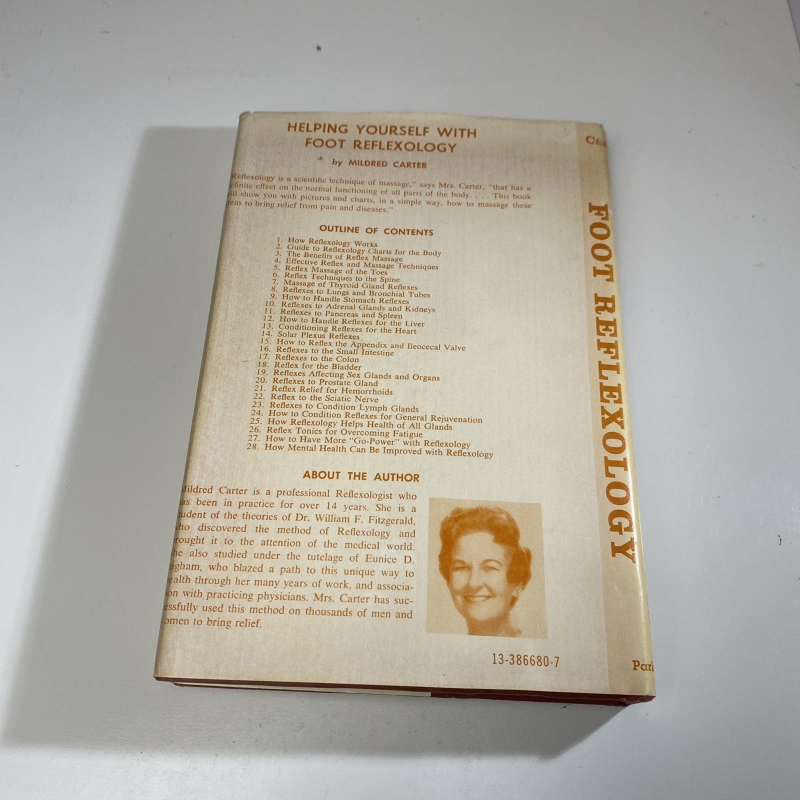 Helping Yourself With Foot Reflexology by Mildred Carter Parker Publishing 1969