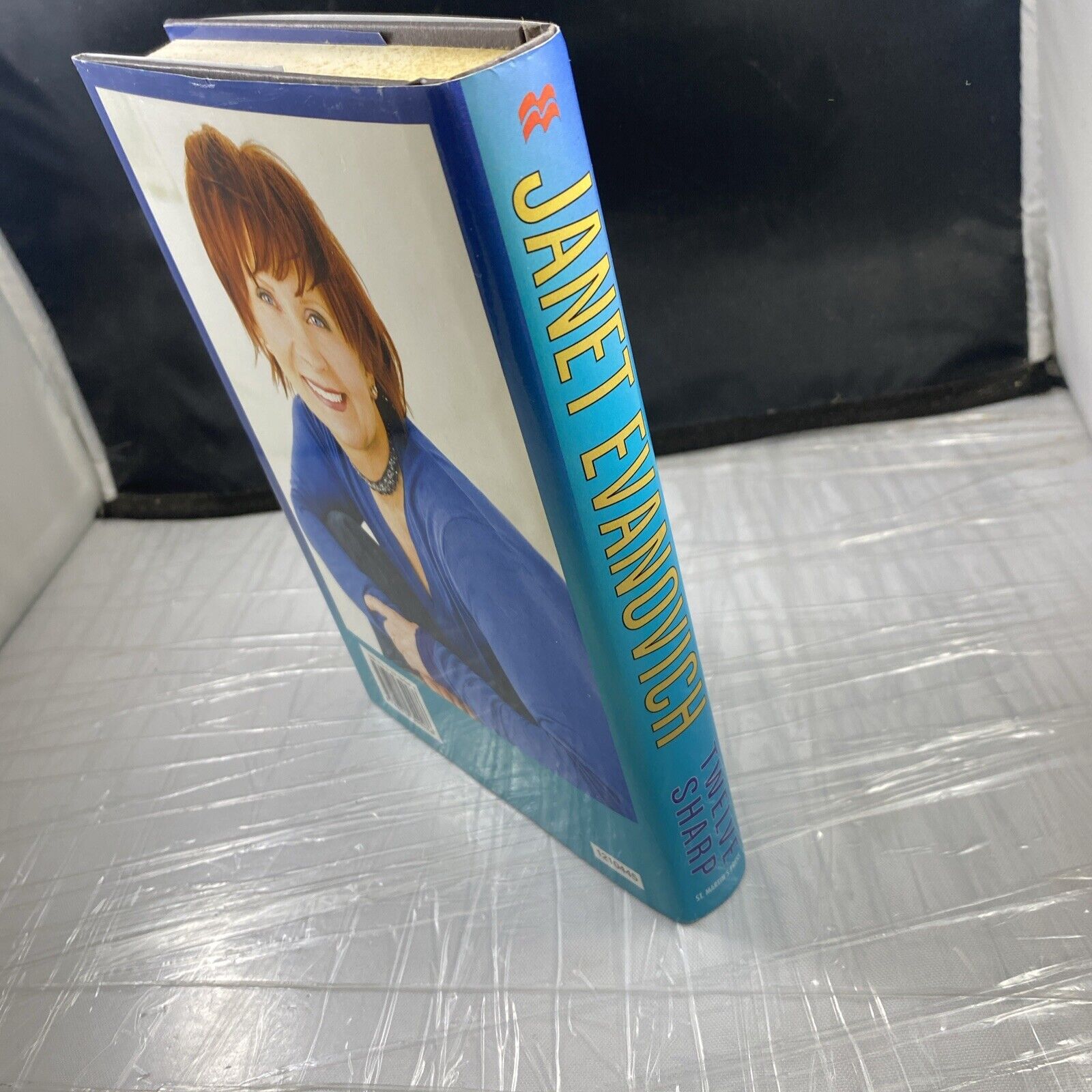 Stephanie Plum Series Twelve Sharp by Janet Evanovich 2006 Hardcover DJ