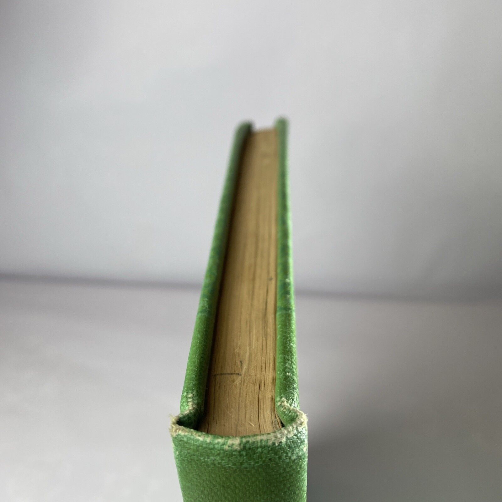 1948 ROBIN HOOD'S ARROW BOOK BY EUGENIA STONE RARE GREEN EX Library REBOUND