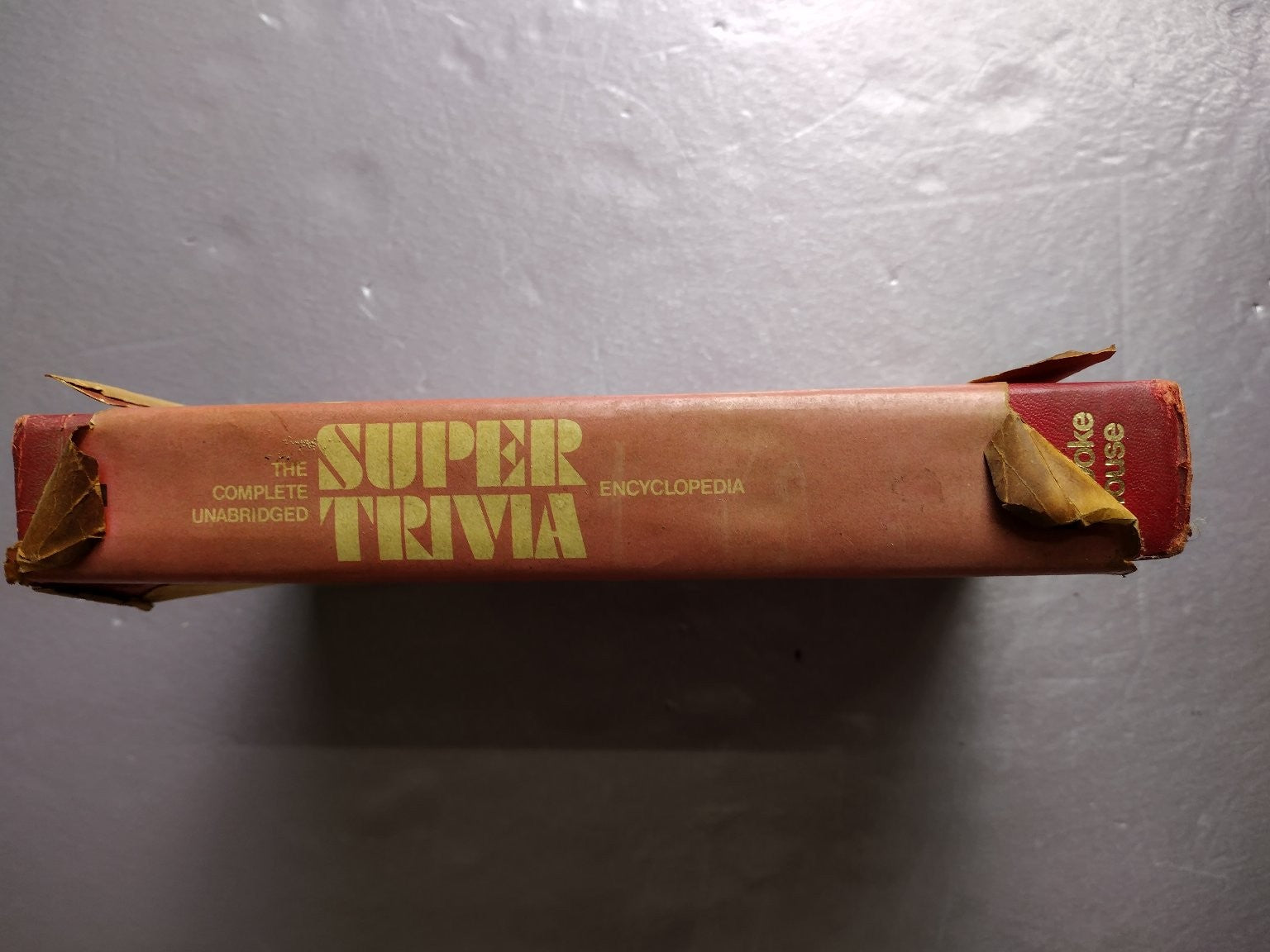 Super Trivia Encyclopedia Fred L. Worth 1977 Unabridged Reference Brooke House