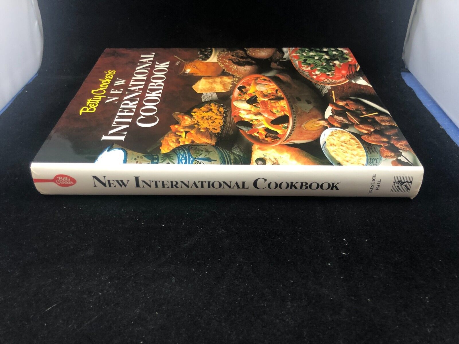 Betty Crockers New International Cookbook Vintage 1989 Hardback 1st Edition