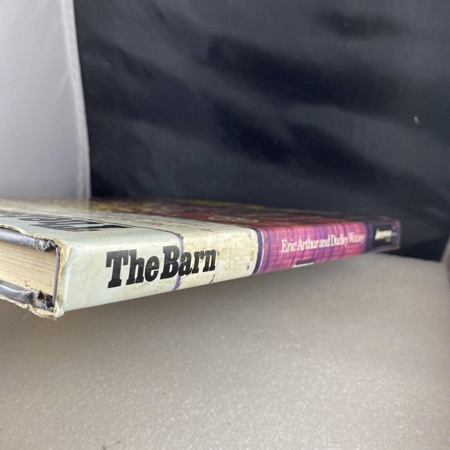 The Barn A Vanishing Landmark in North America Vintage 80s Hardcover Pictures