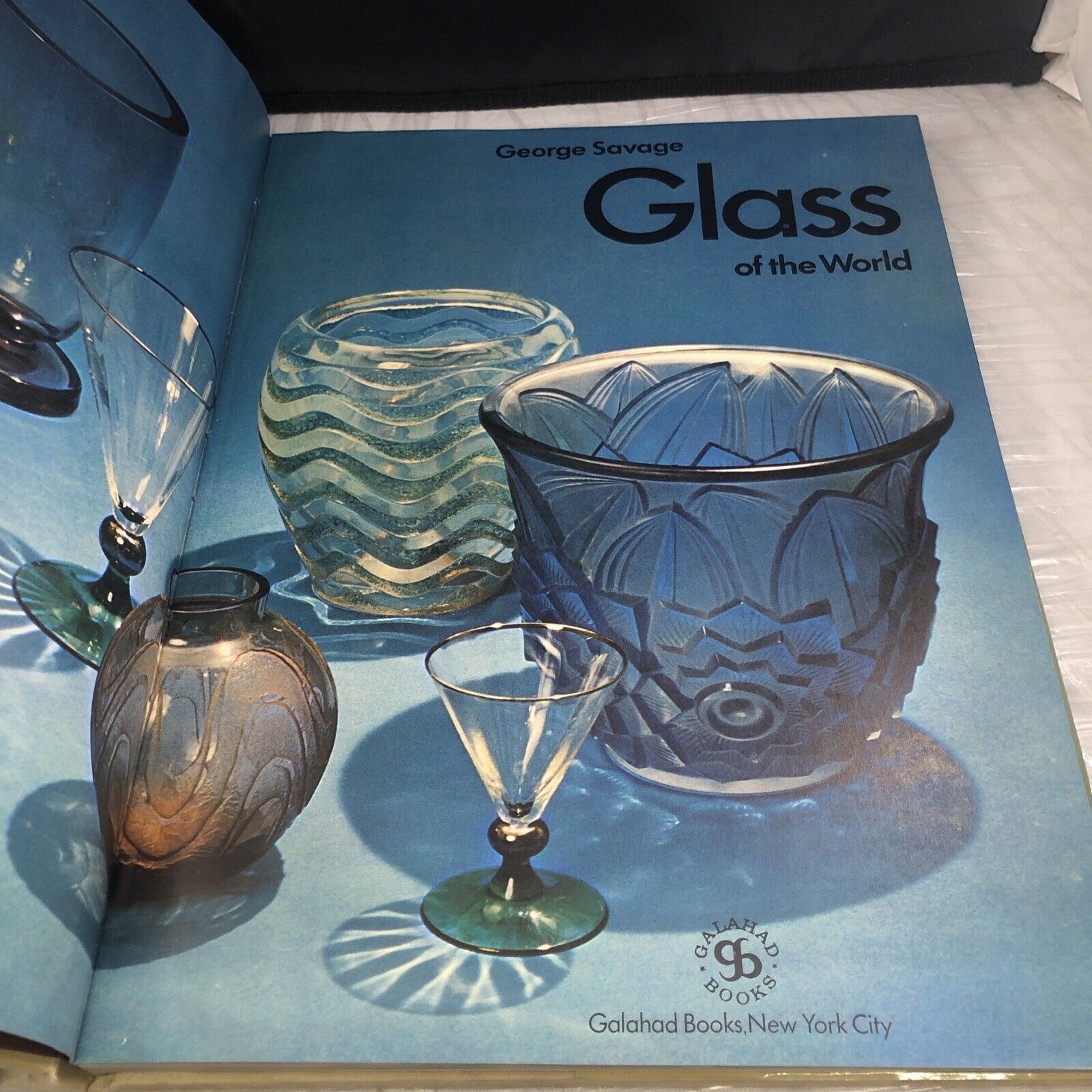 Glass Of The World By George Savage 70s Antique Collectibles Book Vintage