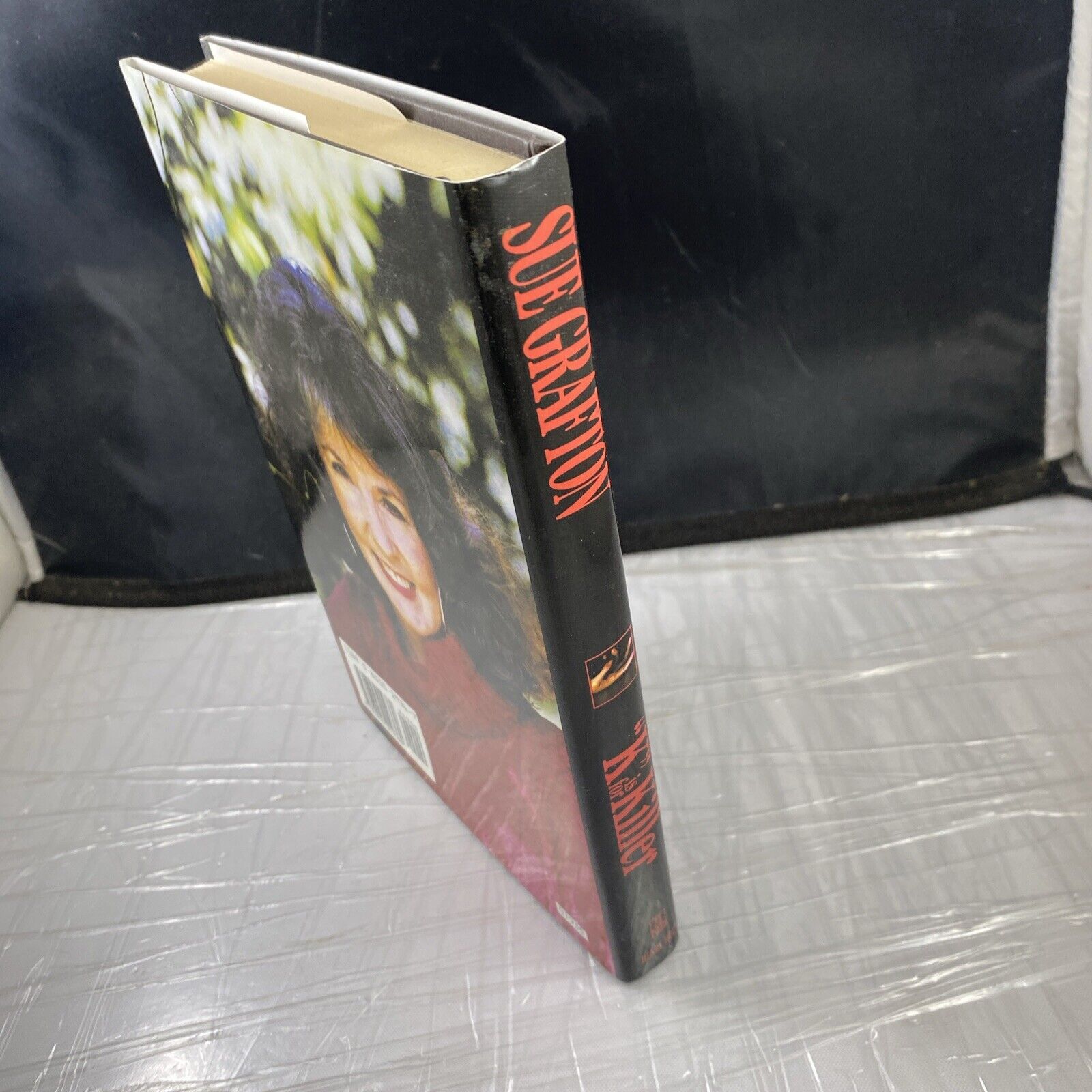 K” is for Killer by Sue Grafton Hardback Henry Holt Book Club edition. VG