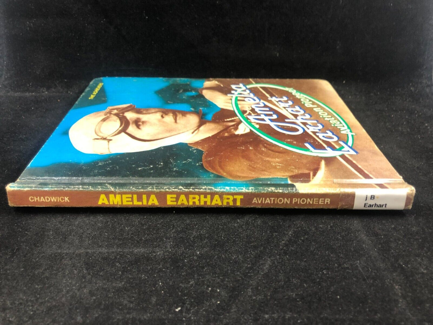 Amelia Earhart aviation pioneer Hardcover by Roxanne Chadwick