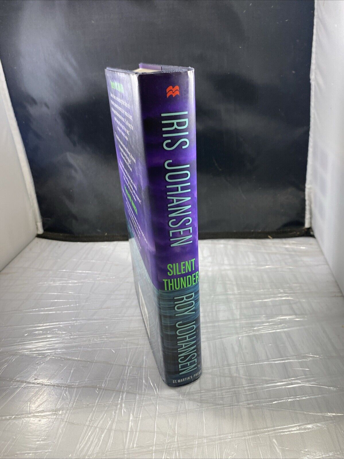 Silent Thunder 1st Print - Iris Johansen, 9780312367992, hardcover VERY GOOD