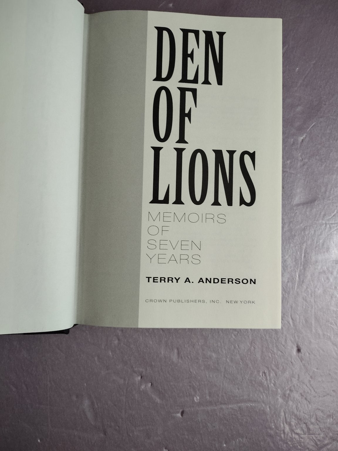 Den of Lions Terry A. Anderson 1993 Memoirs Hostage Crisis Crown Publishers