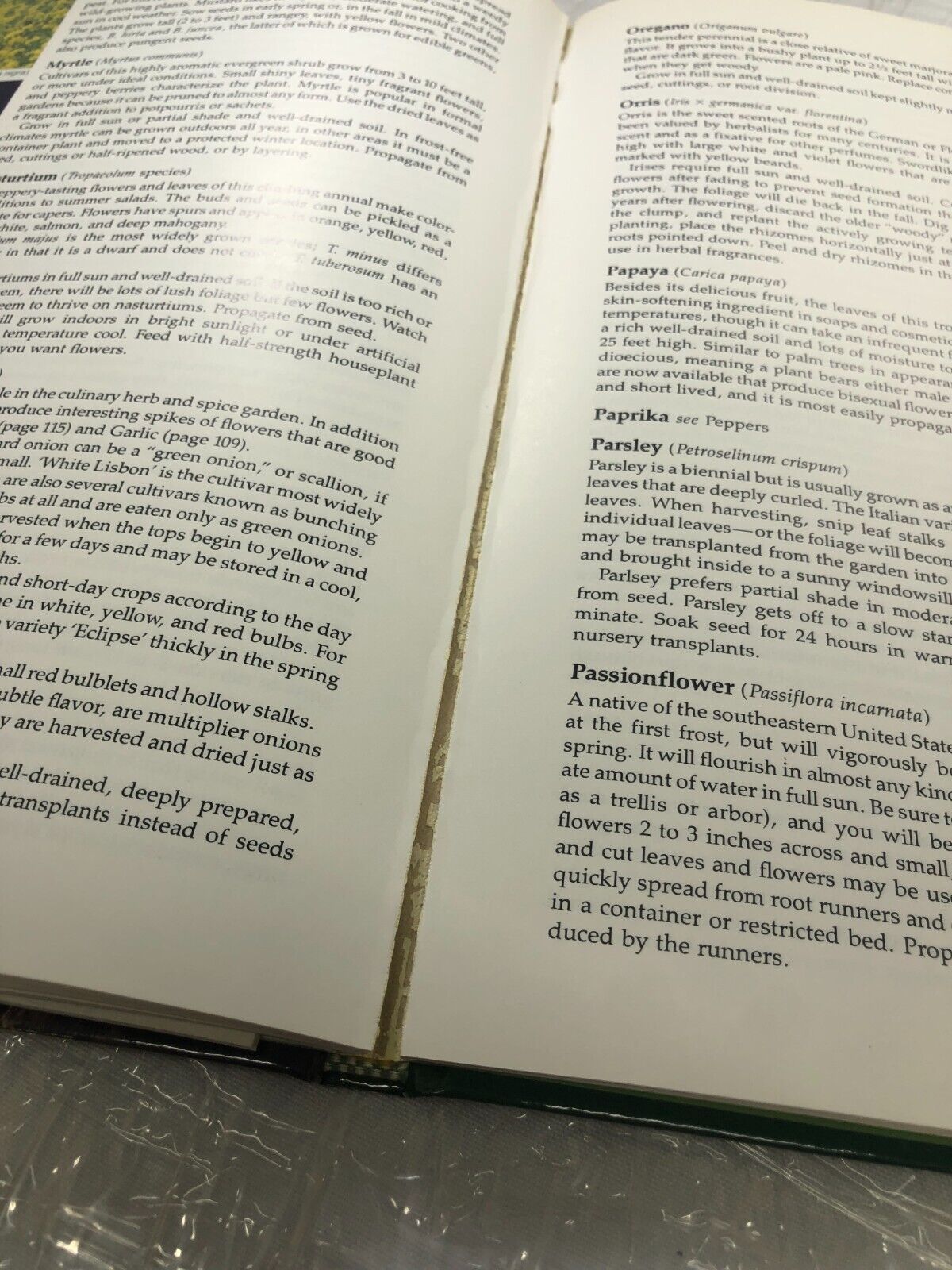 Gardening Herbs and Spices (The American Horticultural Society ILLUSTRATED