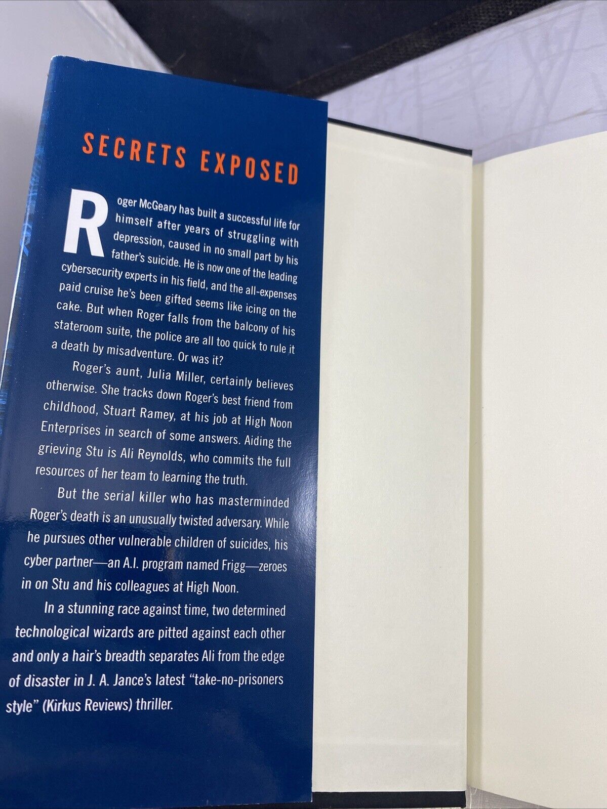 Man Overboard: An Ali Reynolds Novel (Ali Reynolds Series) - Hardcover VERY GOOD