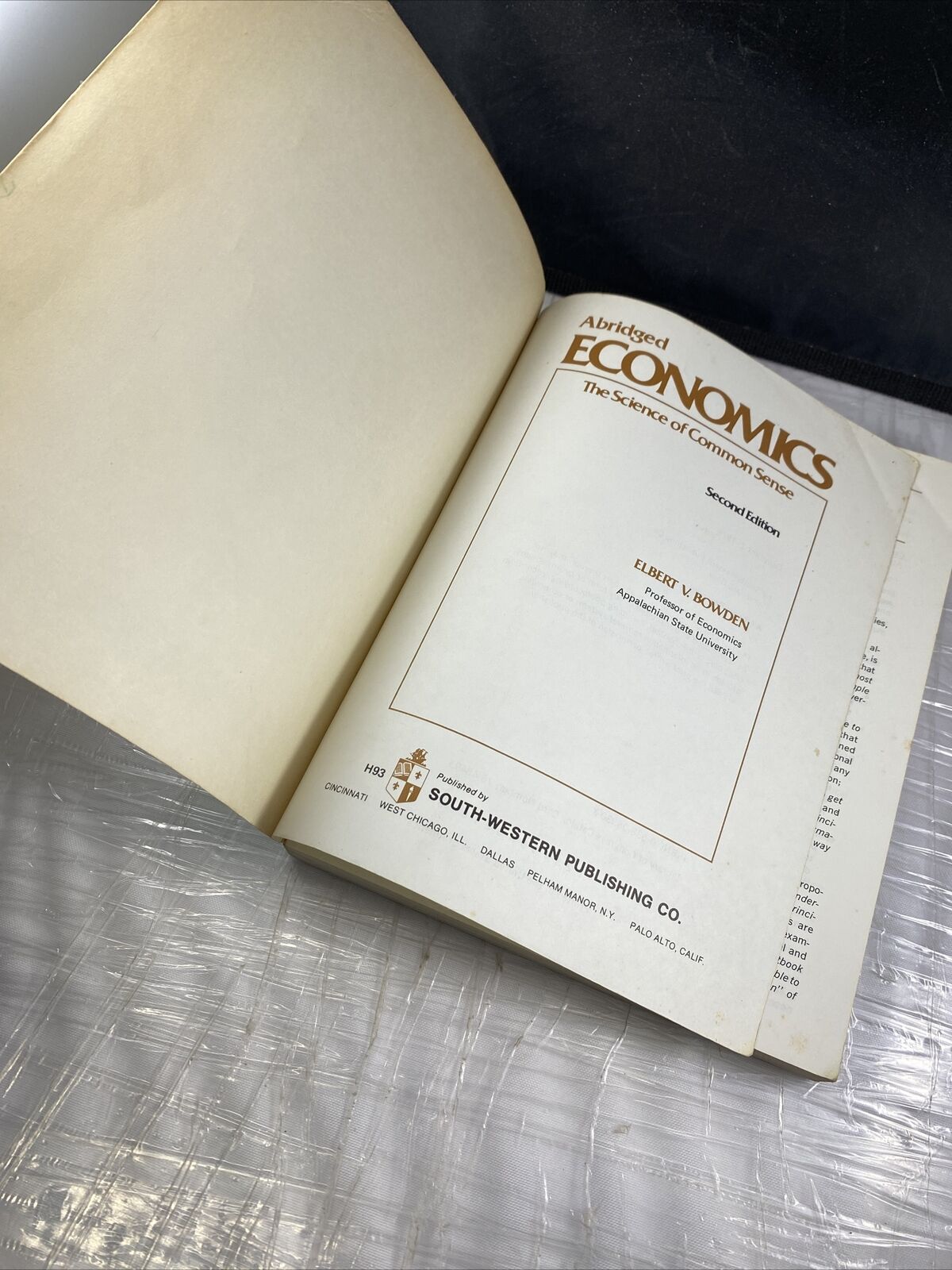 Abridged Economics : The Science of Common Sense Vintage 70s Economics Paperback