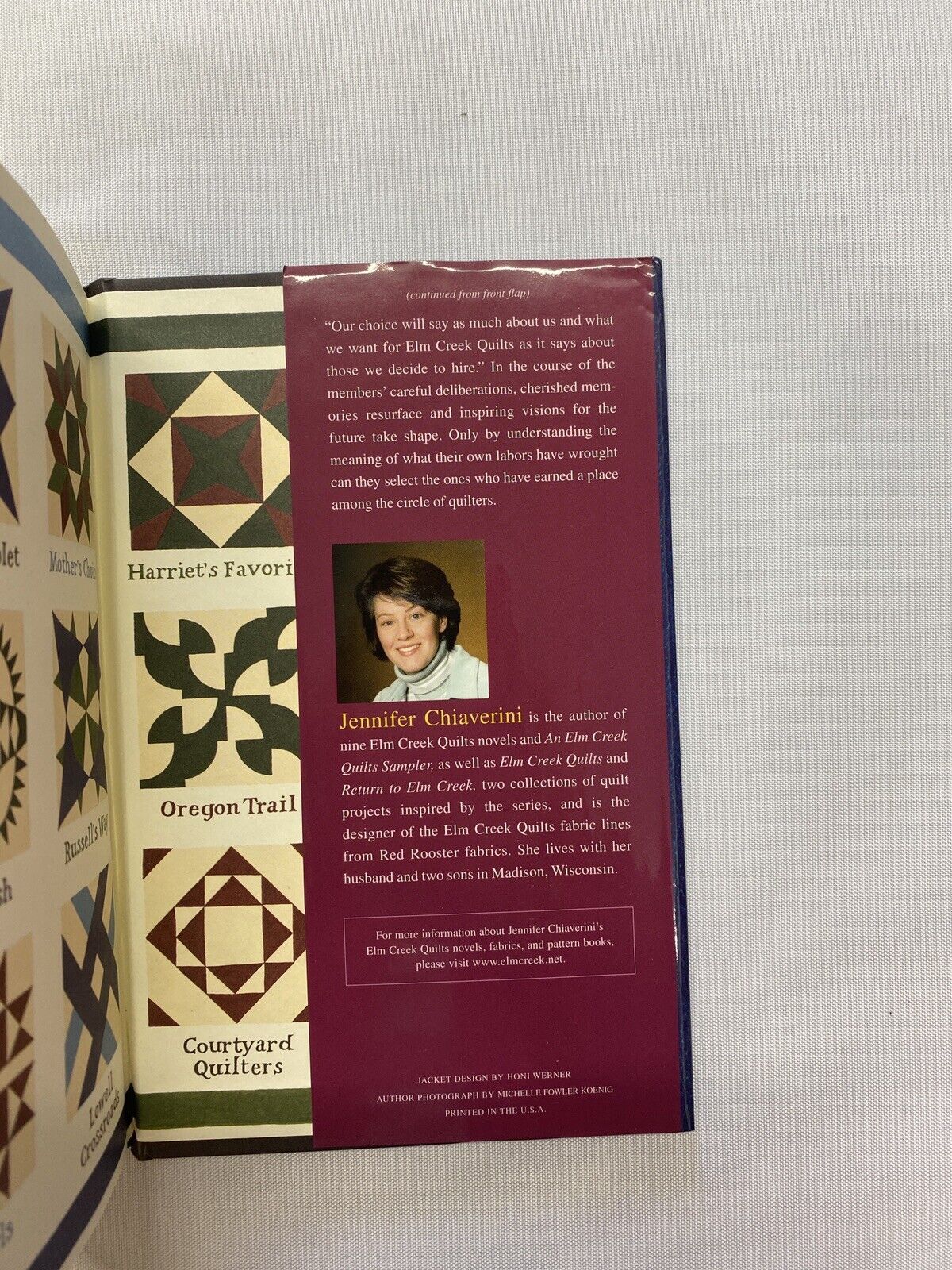 Circle of Quilters by Jennifer Chiaverini Hardcover with Dust Jacket