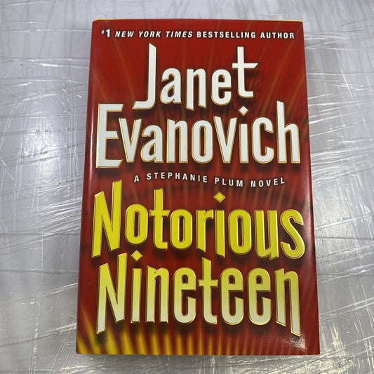 Notorious Nineteen : A Stephanie Plum Novel by Janet Evanovich Very Good!