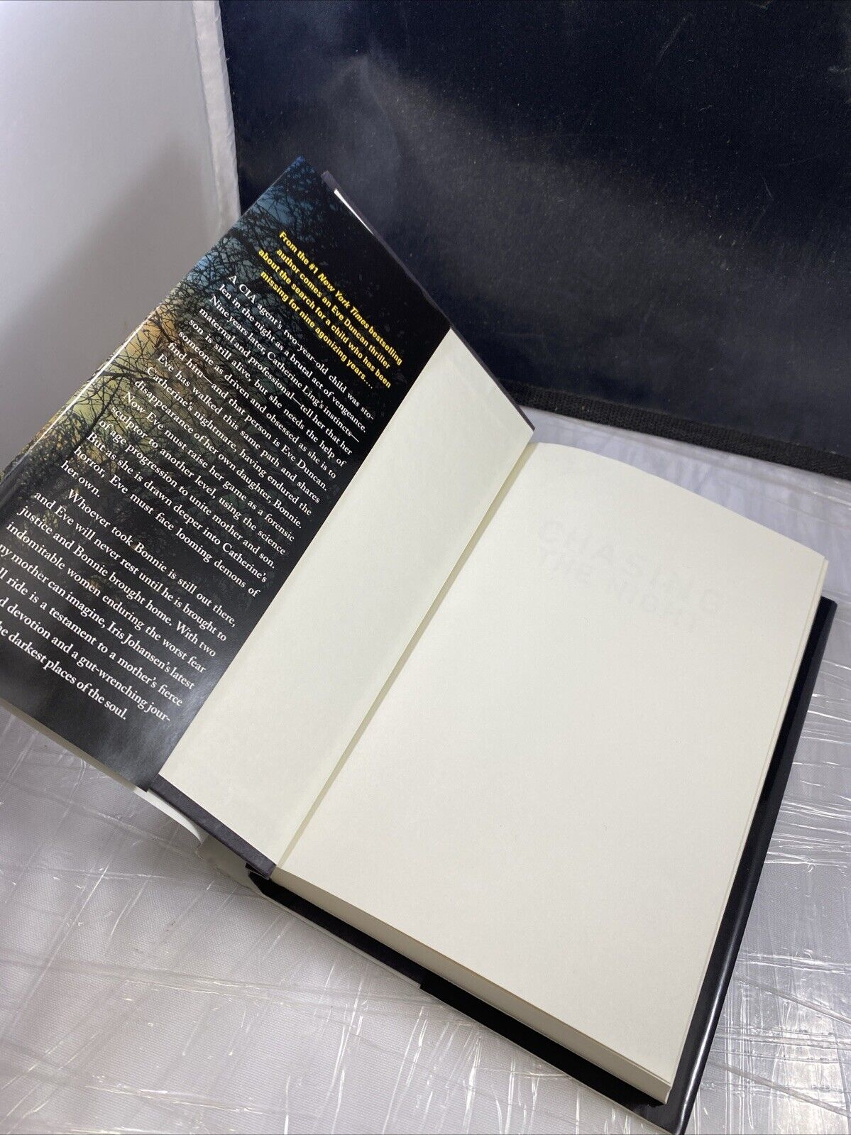 Chasing the Night (Eve Duncan) - Hardcover By Johansen, Iris VERY GOOD UNMARKED