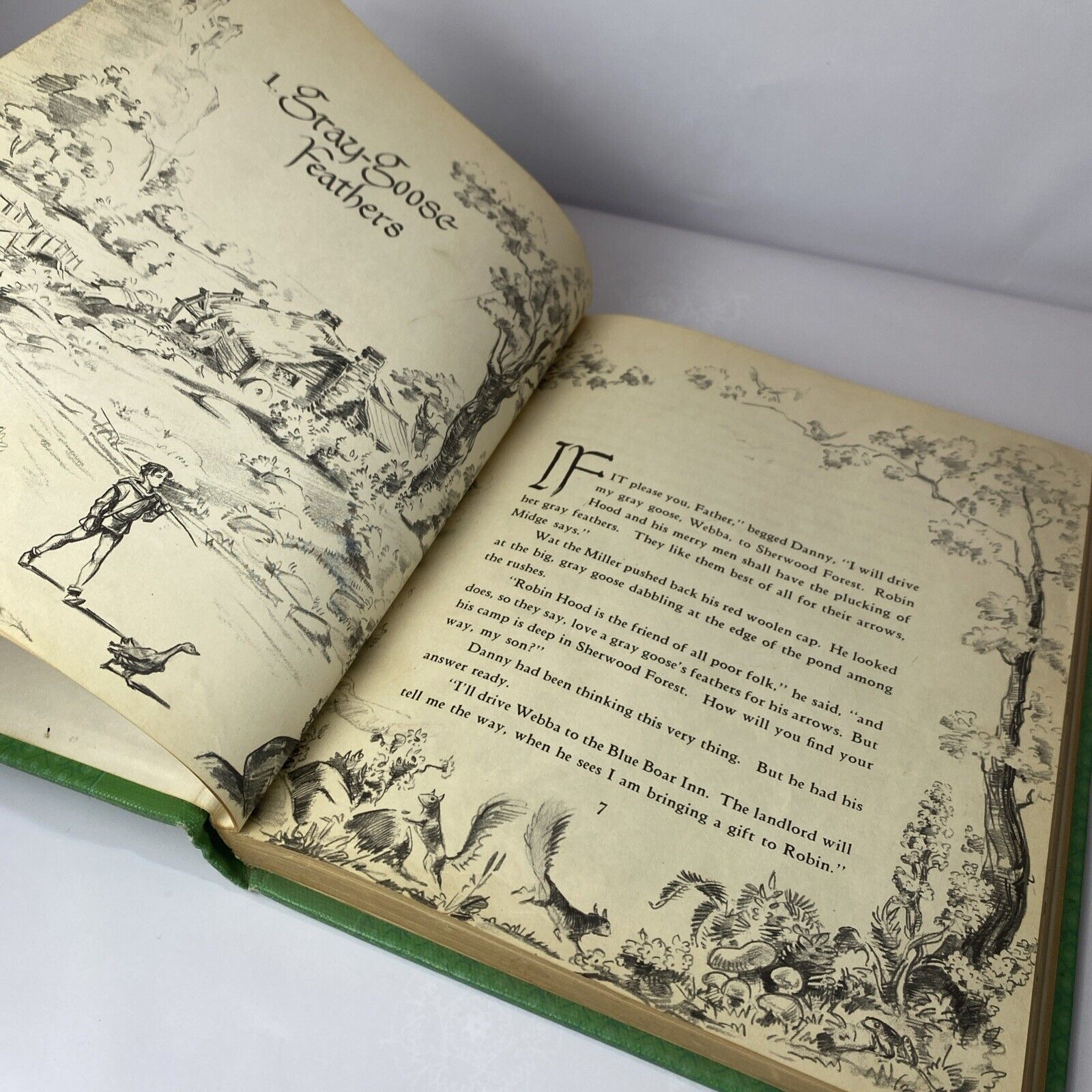 1948 ROBIN HOOD'S ARROW BOOK BY EUGENIA STONE RARE GREEN EX Library REBOUND