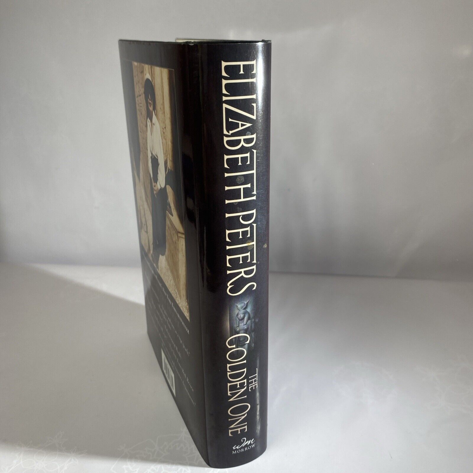 Peters, Elizabeth THE GOLDEN ONE  Book Club Edition