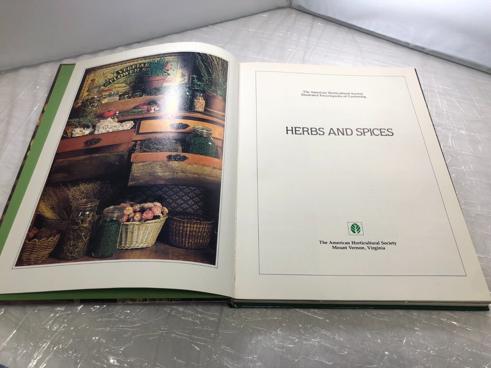 Gardening Herbs and Spices (The American Horticultural Society ILLUSTRATED