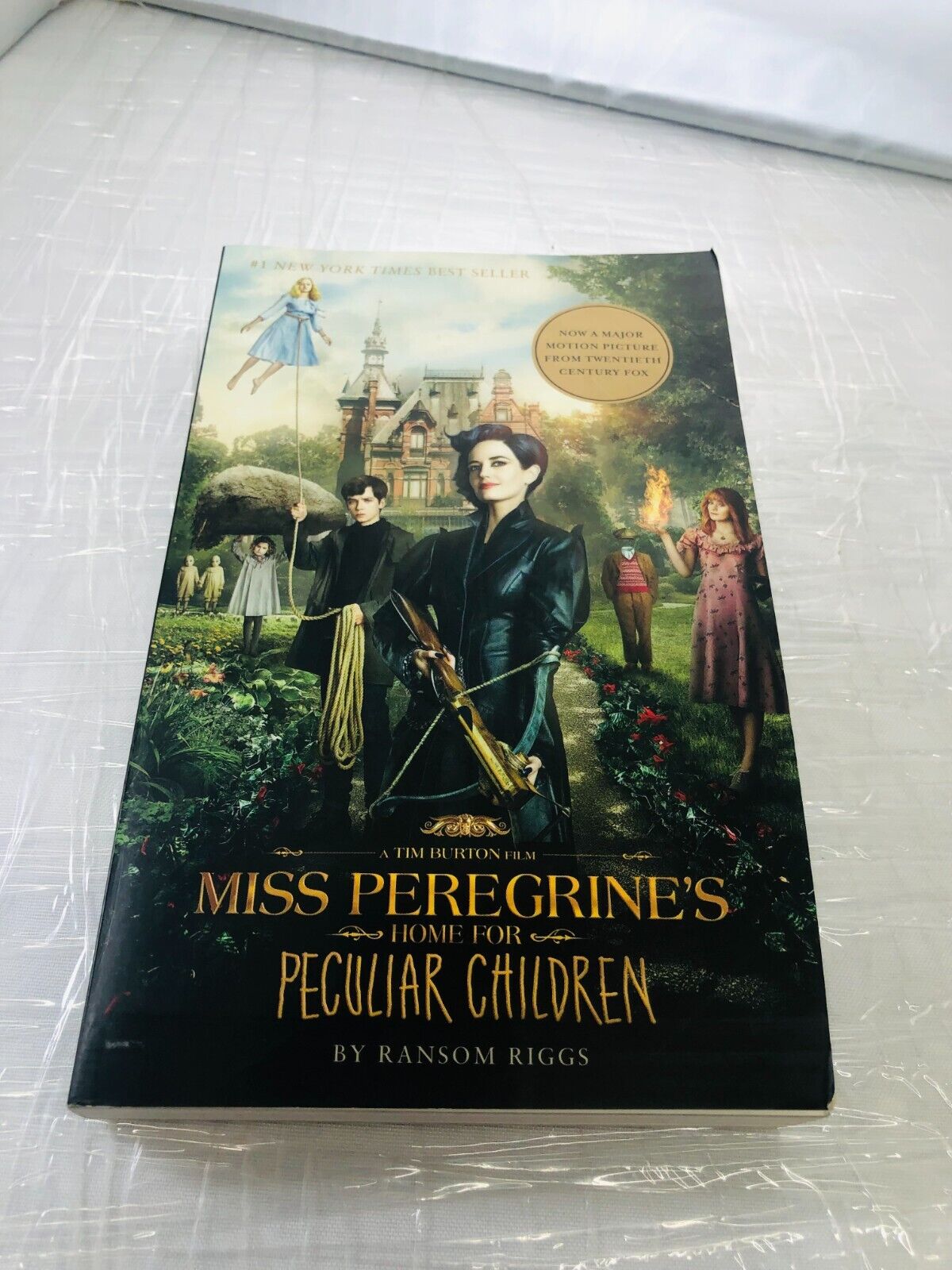 Miss Peregrine's Home for Peculiar Children paperback 2013 movi Riggs Tim Burton