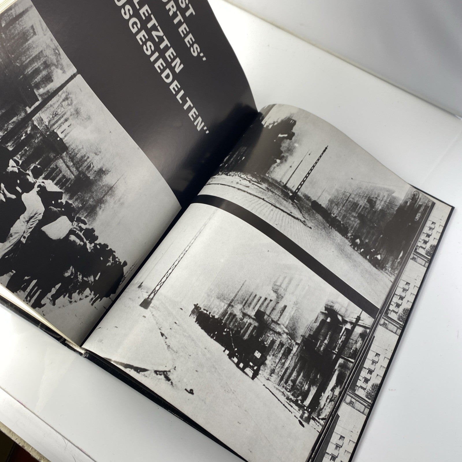 The Warsaw Ghetto/ Das Warschauer Ghetto: Polish Jewish History Illustrated Good