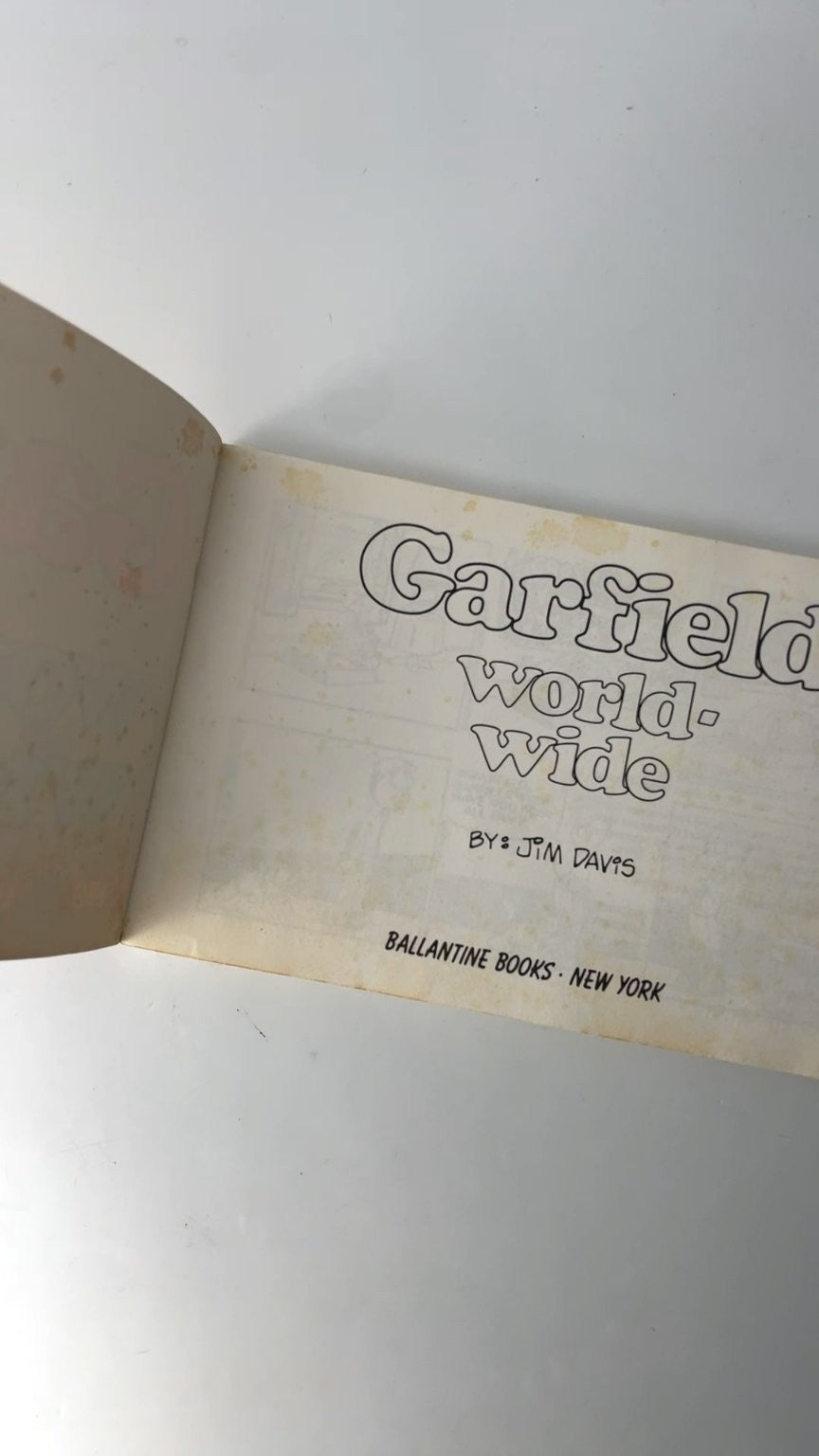 Garfield World-Wide by Jim Davis 1st Edition 1988 Illustrated Comic