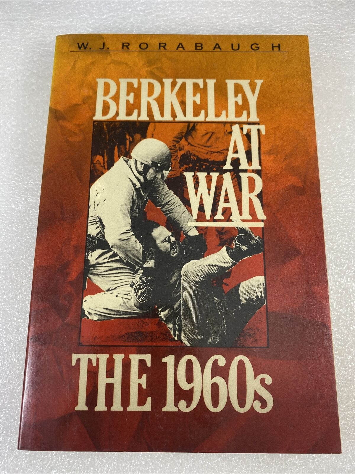 Berkeley at War: The 1960s - Paperback By Rorabaugh American History College