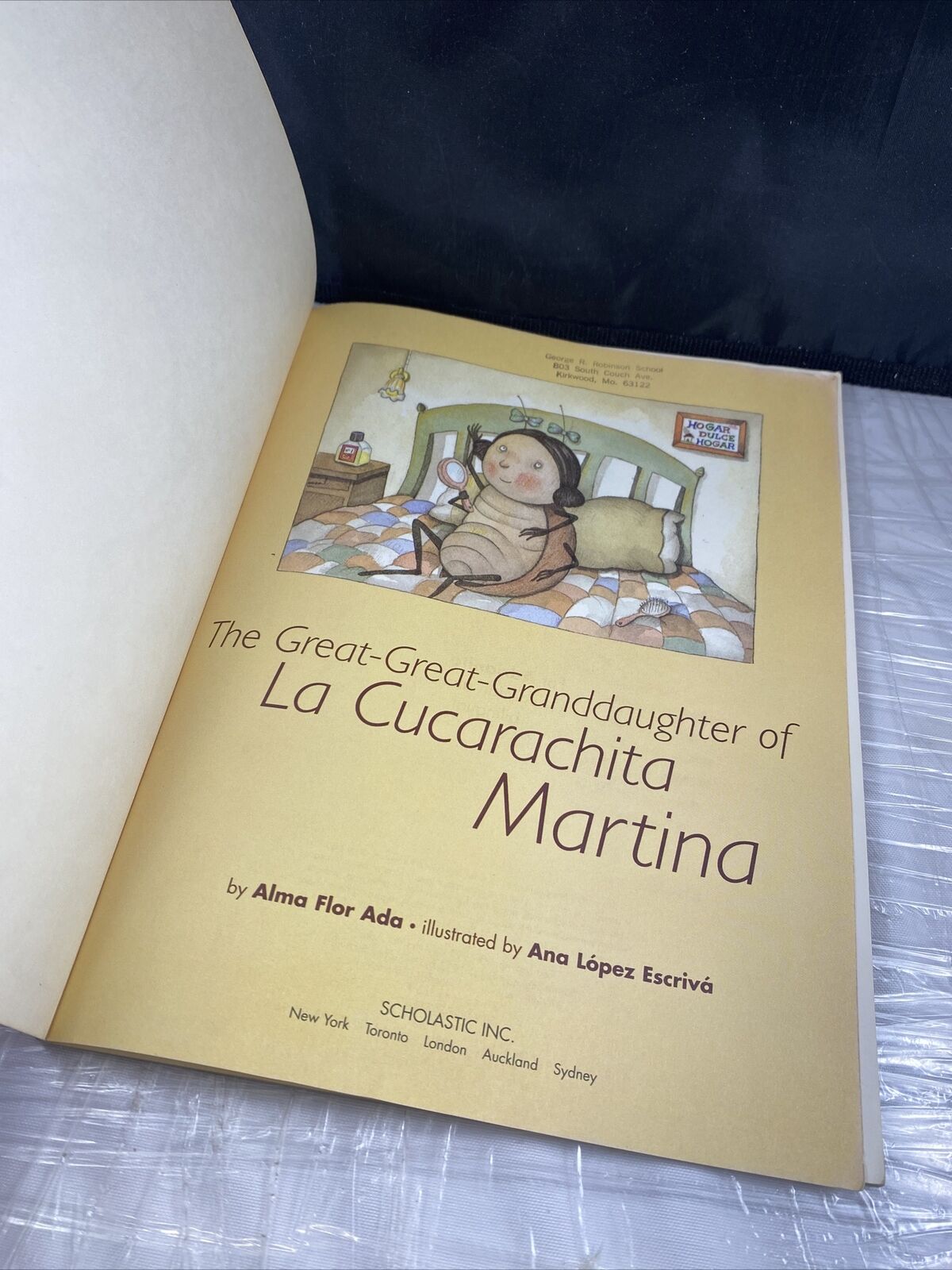 The Great-Great-Granddaughter of La Cucarachita Martina - Paperback - GOOD